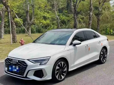 Год выпуска: 2023 🛣 Пробег: 40 000 км ⚙️ Двигатель: 1.4 TFSI (150 л.с., бензин)  🔧 Привод: передний (2WD) 💎 Комплектация: 35 TFSI Fashion Sport